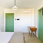 Velia לינה וארוחת בוקר